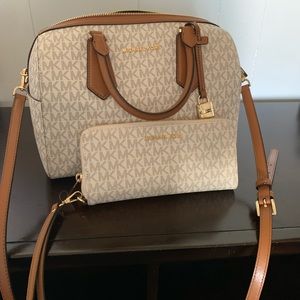 Micheal kors new bag with wallet